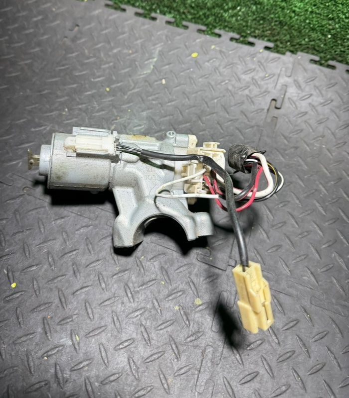 замок зажигания Toyota Avensis Verso 1 поколение 2003, 45020287 - фото №1