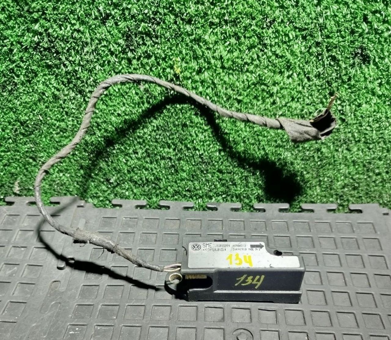 датчик удара Volkswagen Passat B5 1998, 1J0909606N - фото №1
