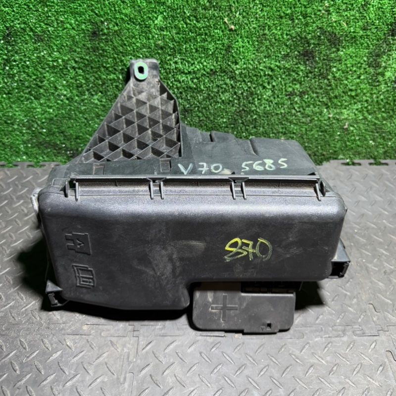 блок предохранителей Volvo V70 2 поколение 2004, 2.4 л., 30797010 - фото №1