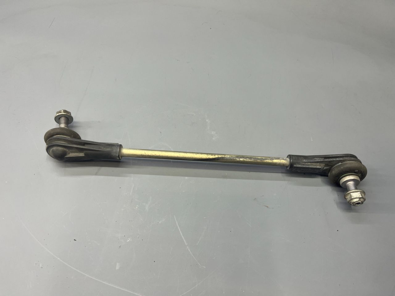 стойка стабилизатора Mini Countryman 2 поколение F60 2017, 1.5 л., B36 A15 A, бензин, АКПП, c2m, хетчбэк 5 дв., передний привод, 31306862864, 6862864 - фото №1