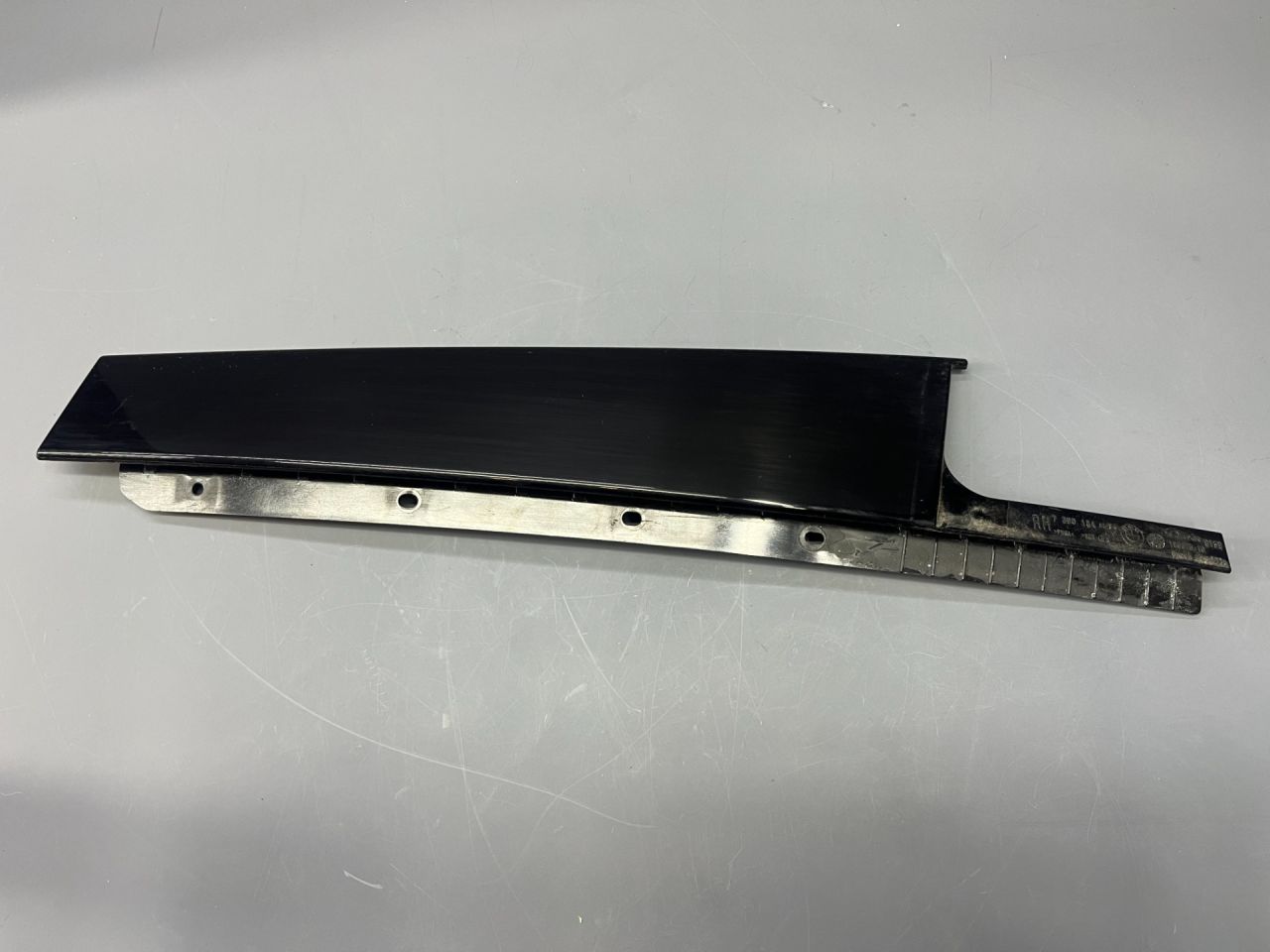 молдинг двери задней правой Mini Countryman 2 поколение F60 2017, передний привод, 51357390184, 7390184 - фото №1