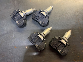 датчик давления в шине Mini Cooper 3 поколение [рестайлинг] F55 2020, 1.5 л., B36 A15 A, бензин, АКПП, b71, хетчбэк 5 дв., передний привод, 36106881890, 6881890, 36106856209, 6856209