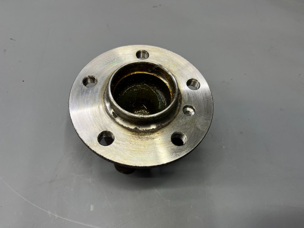 ступица задняя Mini Countryman 2 поколение F60 2017, 1.5 л., B36 A15 A, бензин, АКПП, c2m, хетчбэк 5 дв., передний привод, 33416858086, 6858086, 33416859547, 6859547, 33406887548, 6887548 - фото №1