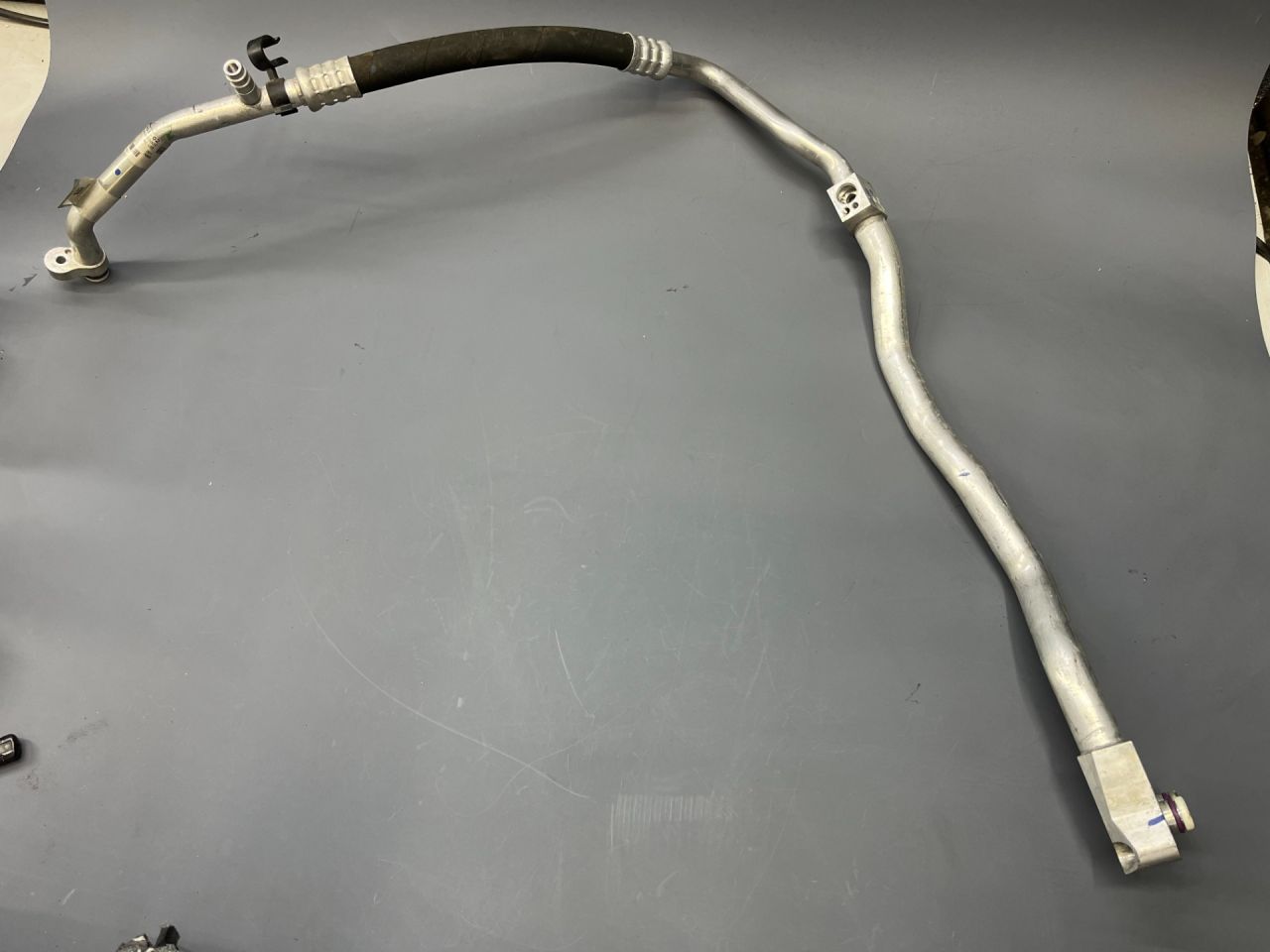 трубка кондиционера Mini Countryman 2 поколение F60 2017, 1.5 л., B36 A15 A, бензин, АКПП, c2m, хетчбэк 5 дв., передний привод, 64536842037, 6842037, 64536805433, 6805433 - фото №1