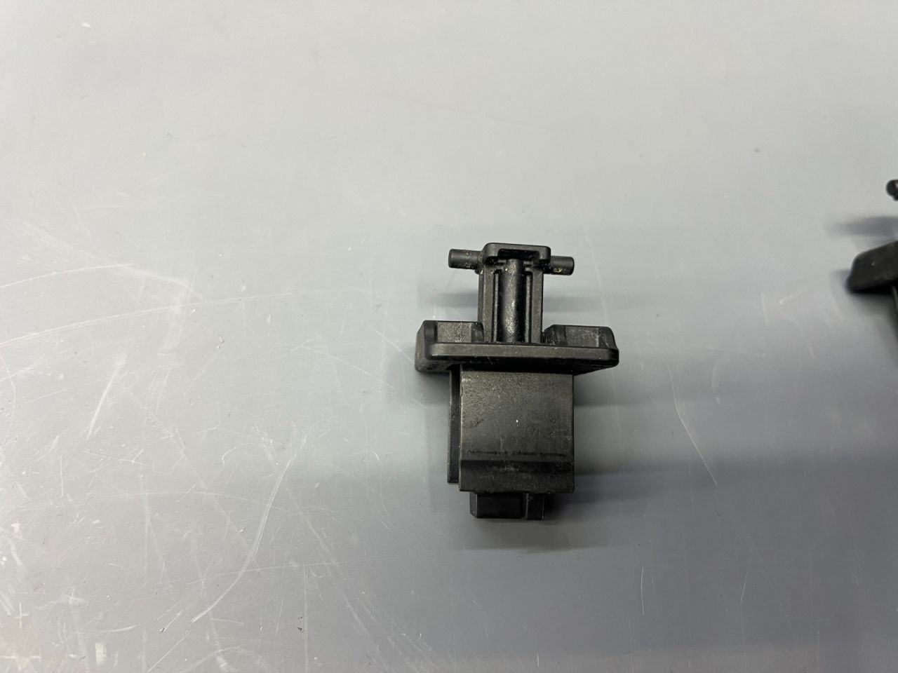 кронштейн радиатора Mini Countryman 2 поколение F60 2017, 1.5 л., B36 A15 A, бензин, АКПП, c2m, хетчбэк 5 дв., передний привод, 17118668715, 8668715 - фото №1