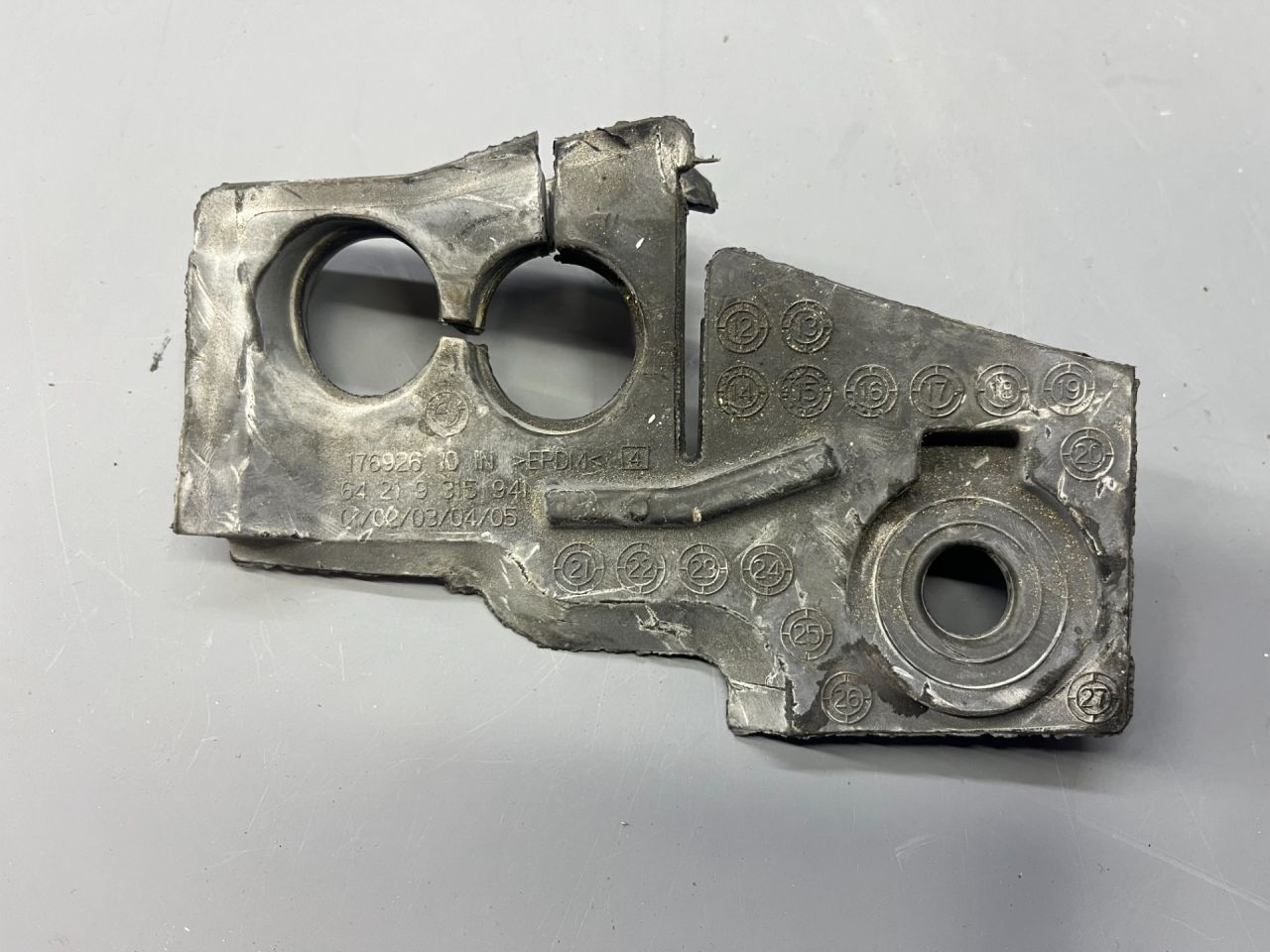 уплотнитель Mini Countryman 2 поколение F60 2017, 1.5 л., B36 A15 A, бензин, АКПП, c2m, хетчбэк 5 дв., передний привод, 64219315941, 9315941 - фото №1