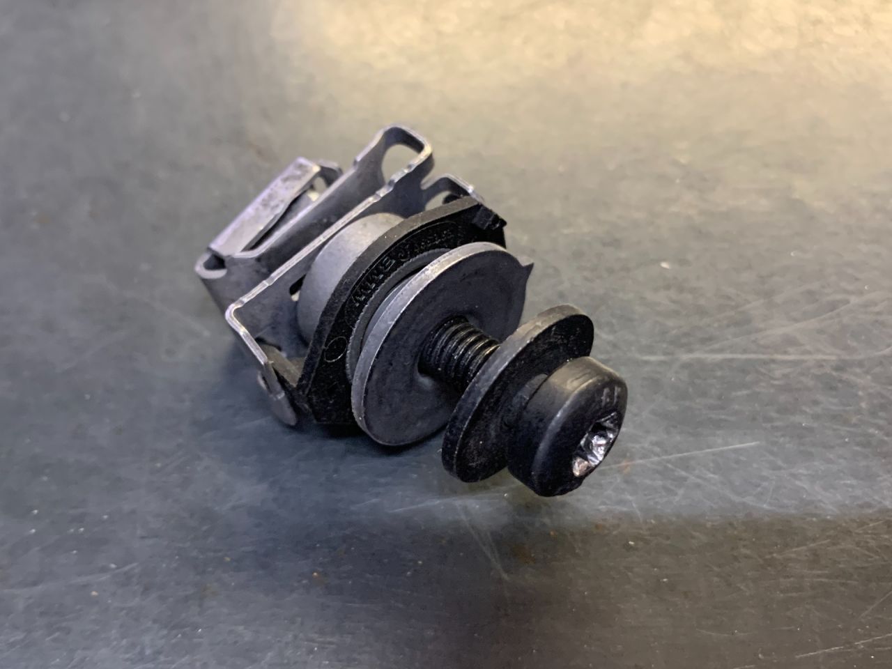 крепление фары левой Mini Countryman 2 поколение F60 2017, 1.5 л., B36 A15 A, бензин, АКПП, c2m, хетчбэк 5 дв., передний привод, 07149310339, 07119908719 - фото №1