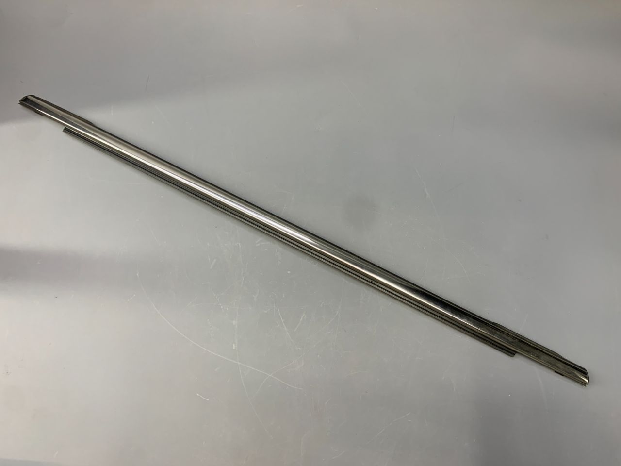 молдинг двери задней левой Mini Countryman 2 поколение F60 2017, 1.5 л., B36 A15 A, бензин, АКПП, c2m, хетчбэк 5 дв., передний привод, 51357390171, 7390171 - фото №1