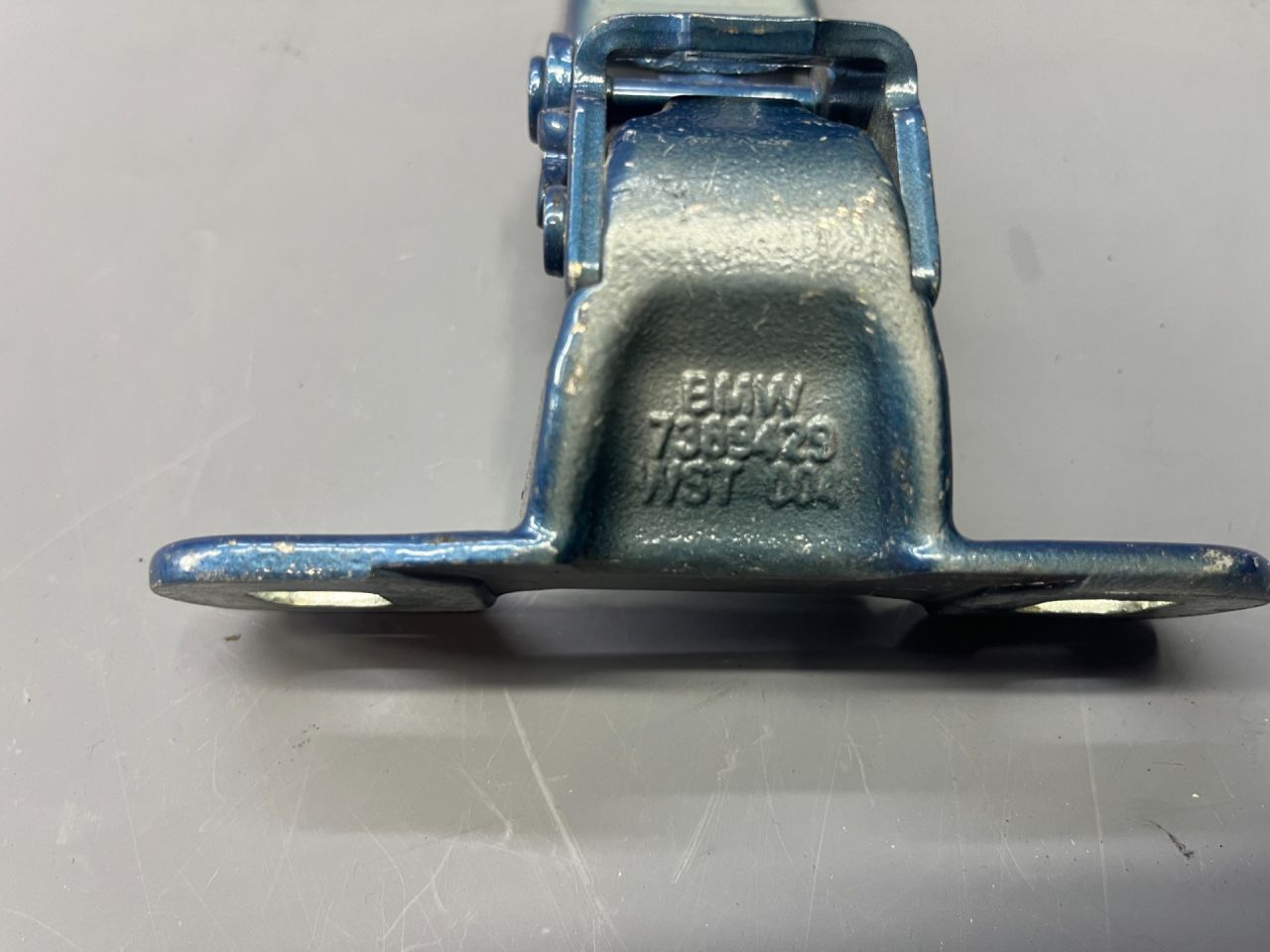 петля крышки багажника Mini Countryman 2 поколение F60 2017, 1.5 л., B36 A15 A, бензин, АКПП, c2m, хетчбэк 5 дв., передний привод, 41007389405, 7389405, 7389429 - фото №1