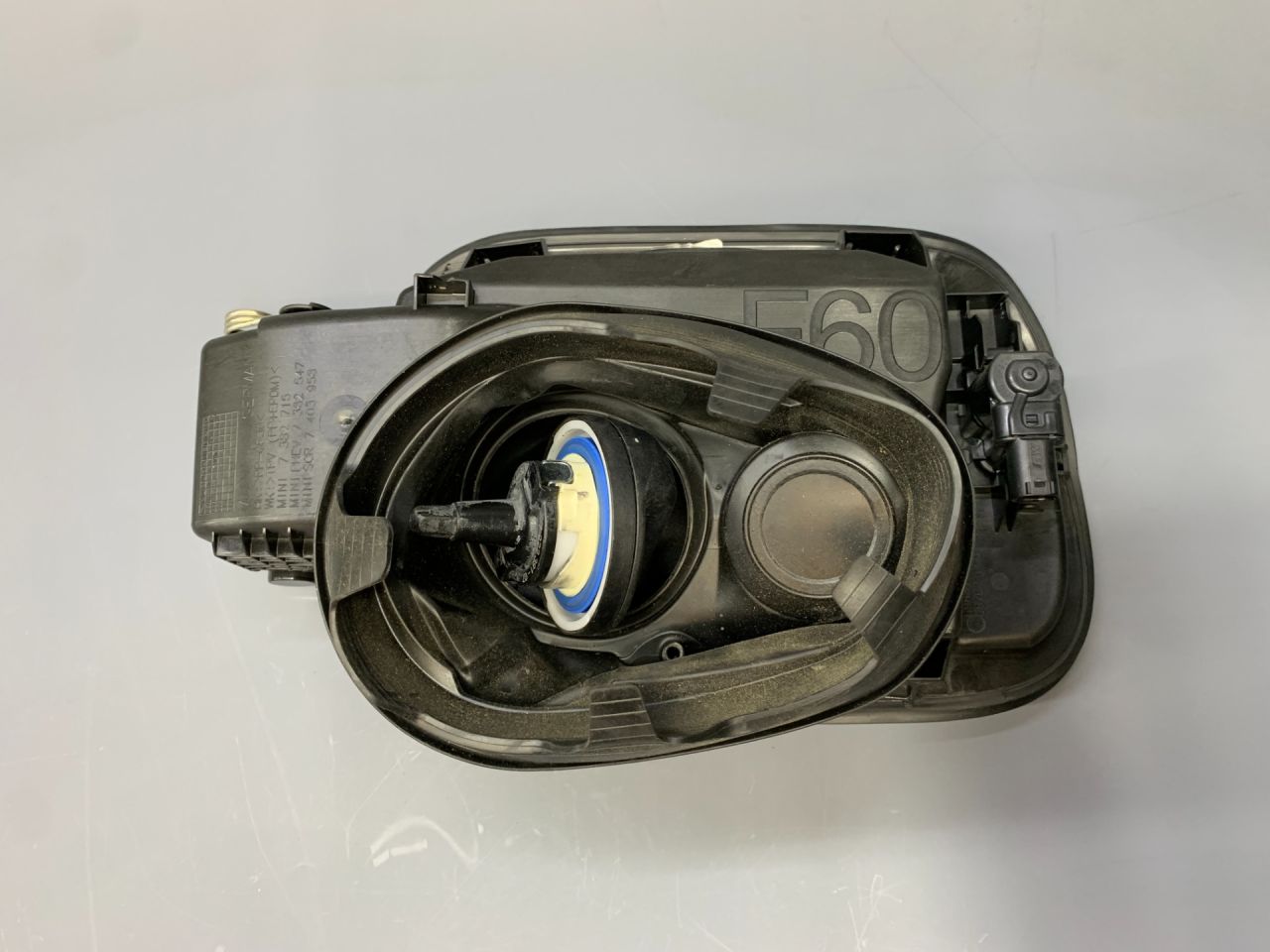 лючок топливного бака Mini Countryman 2 поколение F60 2017, 1.5 л., B36 A15 A, бензин, АКПП, c2m, хетчбэк 5 дв., передний привод, 51177382715, 7382715, 51917382720, 7382720, 51177378243, 7378243 - фото №1