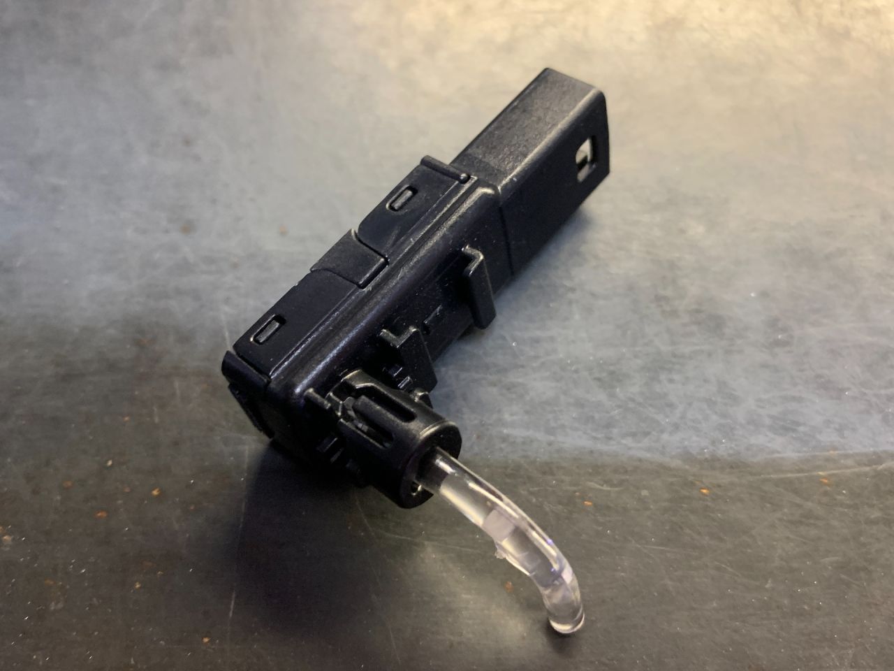 фонарь салона (плафон) Mini Countryman 2 поколение F60 2017, 1.5 л., B36 A15 A, бензин, АКПП, c2m, хетчбэк 5 дв., передний привод, 63319263454, 9263454, 63312970681, 2970681, 63319304049, 9304049 - фото №1