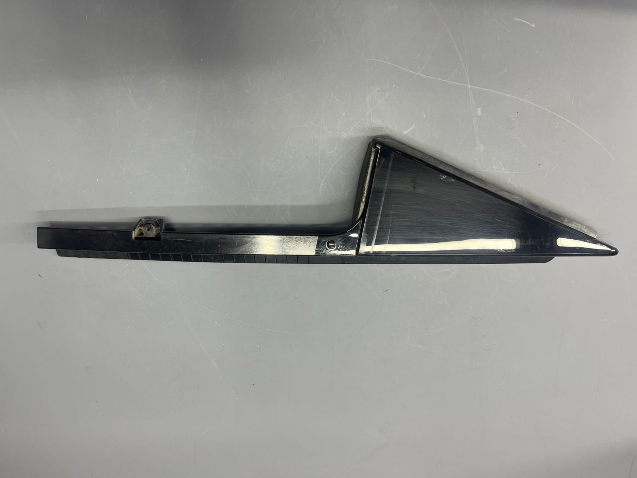 молдинг двери задней правой Mini Countryman 2 поколение F60 2017, 1.5 л., B36 A15 A, бензин, АКПП, c2m, хетчбэк 5 дв., передний привод, 51357390660, 7390660 - фото №1