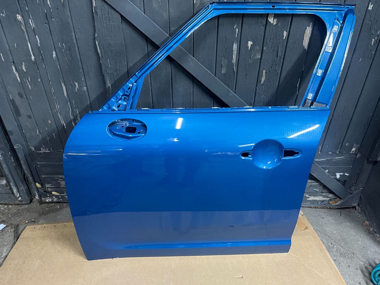 дверь передняя левая Mini Countryman 2 поколение F60 2017, 1.5 л., B36 A15 A, бензин, АКПП, c2m, хетчбэк 5 дв., передний привод, 41007438595, 7438595 - фото №1