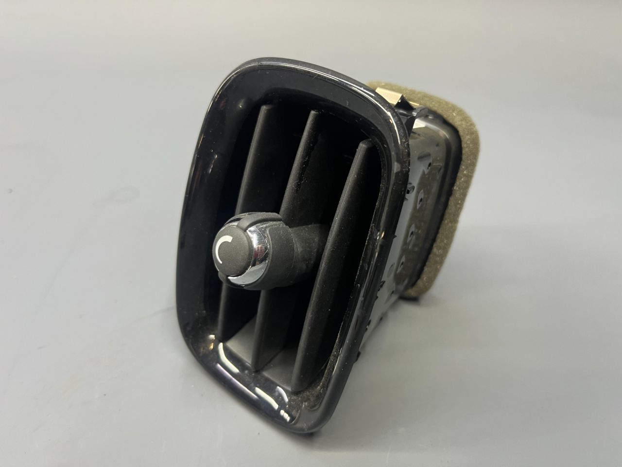 дефлектор обдува салона Mini Countryman 2 поколение F60 2017, 1.5 л., B36 A15 A, бензин, АКПП, c2m, хетчбэк 5 дв., передний привод, 64229332764, 9332764 - фото №1