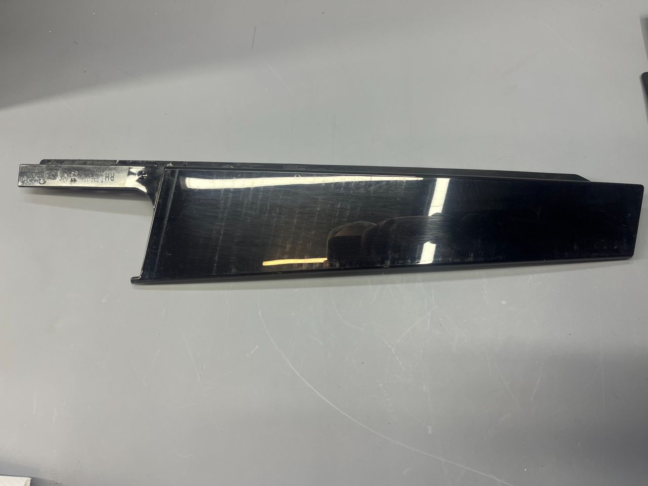 молдинг двери задней правой Mini Countryman 2 поколение F60 2017, 1.5 л., B36 A15 A, бензин, АКПП, c2m, хетчбэк 5 дв., передний привод, 51357390184, 7390184 - фото №1