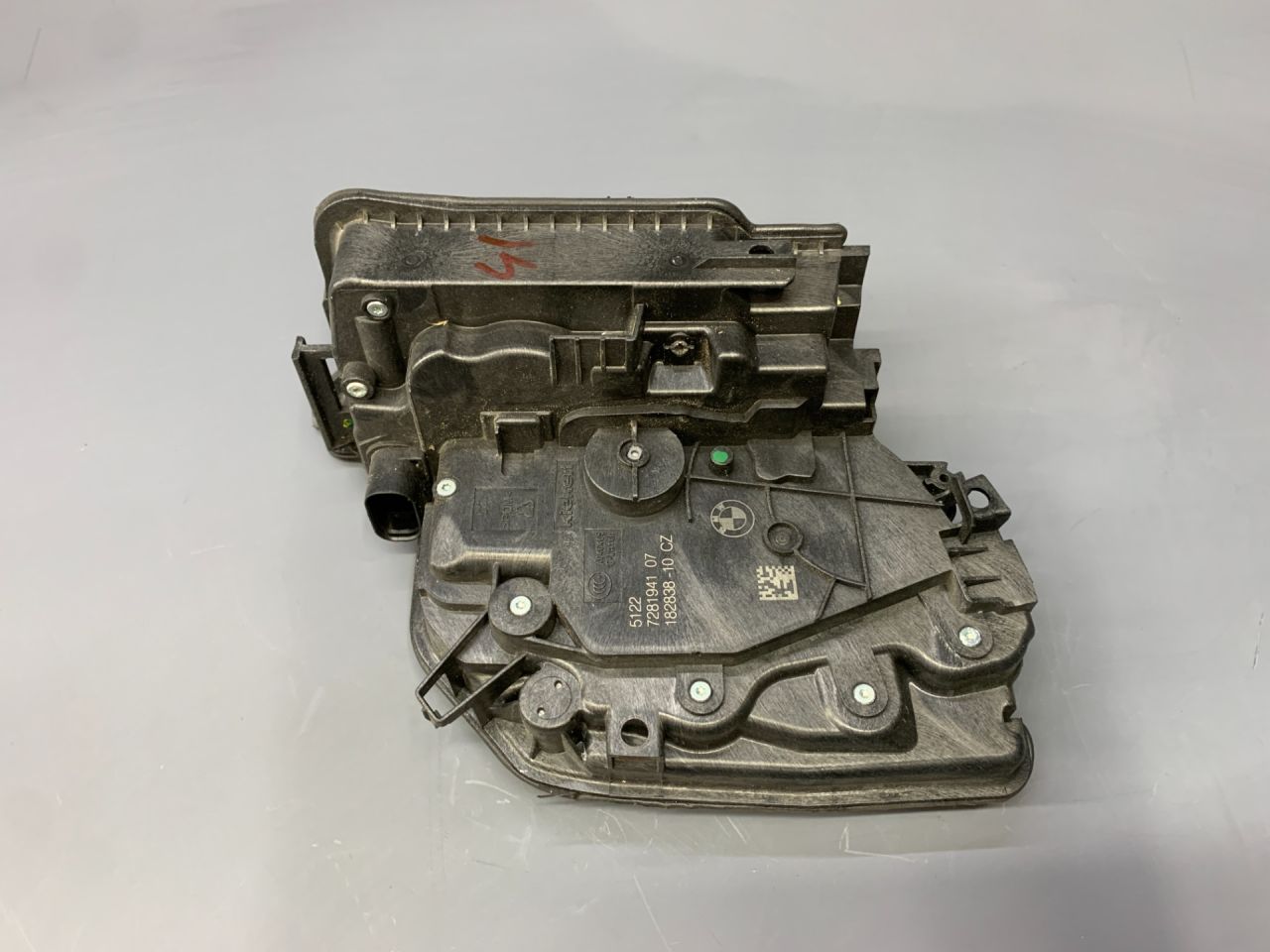 замок двери задней левой Mini Countryman 2 поколение F60 2017, 1.5 л., B36 A15 A, бензин, АКПП, c2m, хетчбэк 5 дв., передний привод, 51227281941, 7281941 - фото №1