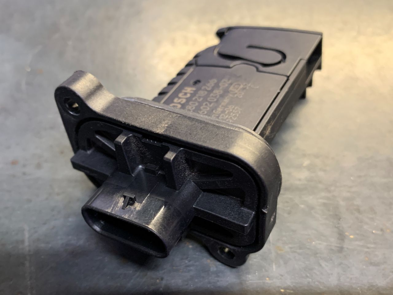 расходомер воздуха Mini Countryman 2 поколение F60 2017, 1.5 л., B36 A15 A, бензин, АКПП, c2m, хетчбэк 5 дв., передний привод, 13627602038, 7602038 - фото №1