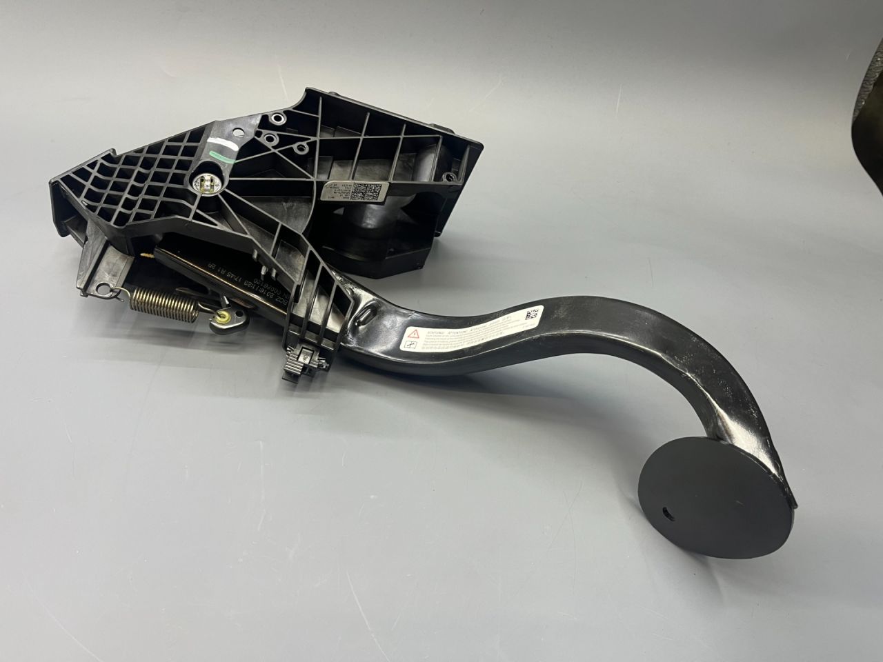 педаль тормоза Mini Countryman 2 поколение F60 2017, 1.5 л., B36 A15 A, бензин, АКПП, c2m, хетчбэк 5 дв., передний привод, 35006854629, 6854629 - фото №1