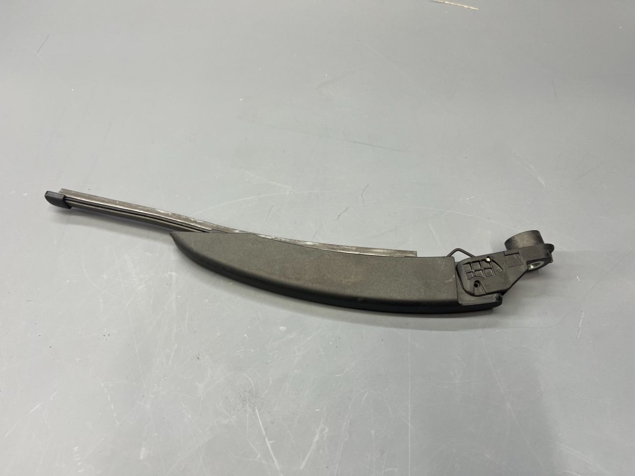 щеткодержатель задний Mini Countryman 2 поколение F60 2017, 1.5 л., B36 A15 A, бензин, АКПП, c2m, хетчбэк 5 дв., передний привод, 61617411251, 7411251, 61617411249, 7411249, 61627344668, 7344668, 61625A3EB93, 5A3EB93 - фото №1