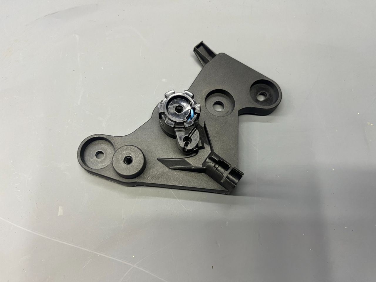 ручка открывания капота Mini Countryman 2 поколение F60 2017, 1.5 л., B36 A15 A, бензин, АКПП, c2m, хетчбэк 5 дв., передний привод, 51437298817, 7298817 - фото №1