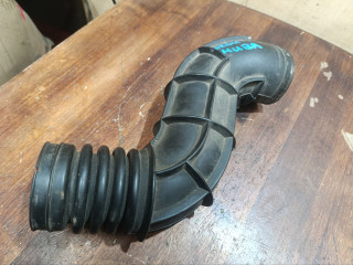 патрубок воздушного фильтра Chevrolet Niva 1 поколение 2008, 1.7 л., бензин, МКПП, 21231148034