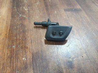 форсунка омывателя лобового стекла Land Rover Discovery 3 поколение 2006, 4.4 л., бензин, АКПП, внедорожник 5 дв.