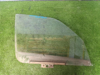 стекло двери передней правой Chevrolet Niva 1 поколение 2008, 1.7 л., бензин, МКПП