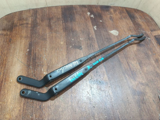 щеткодержатель (поводок стеклоочистителя, дворник) Chevrolet Niva 1 поколение 2008, 1.7 л., бензин, МКПП