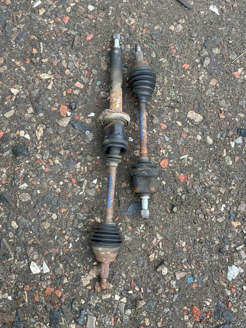 полуось (приводной вал, ШРУС) Ford Fiesta 4 поколение (1996 - 2000), 1.3 л., DHA, бензин, МКПП, хетчбэк 5 дв. - фото №1