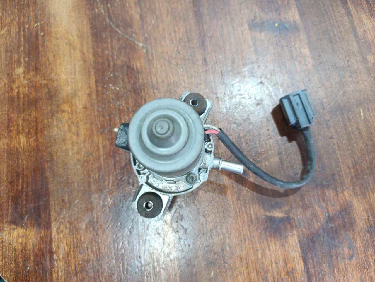 насос вакуумный Land Rover Discovery 3 поколение 2006, 4.4 л., бензин, АКПП, внедорожник 5 дв., 86253105, 113051210 - фото №1
