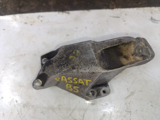 кронштейн двигателя Volkswagen Passat B5 1997, 1.8 л., ADR, бензин, МКПП, седан, 8D0199307L