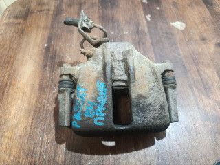 суппорт передний правый Volkswagen Passat B4 (1993 - 1997)