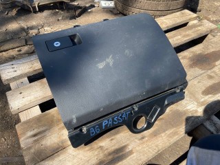 бардачок Volkswagen Passat B6 2008, 1.8 л., BZB, бензин, МКПП, черный, седан, передний привод, 3C1857101, 1K0820731
