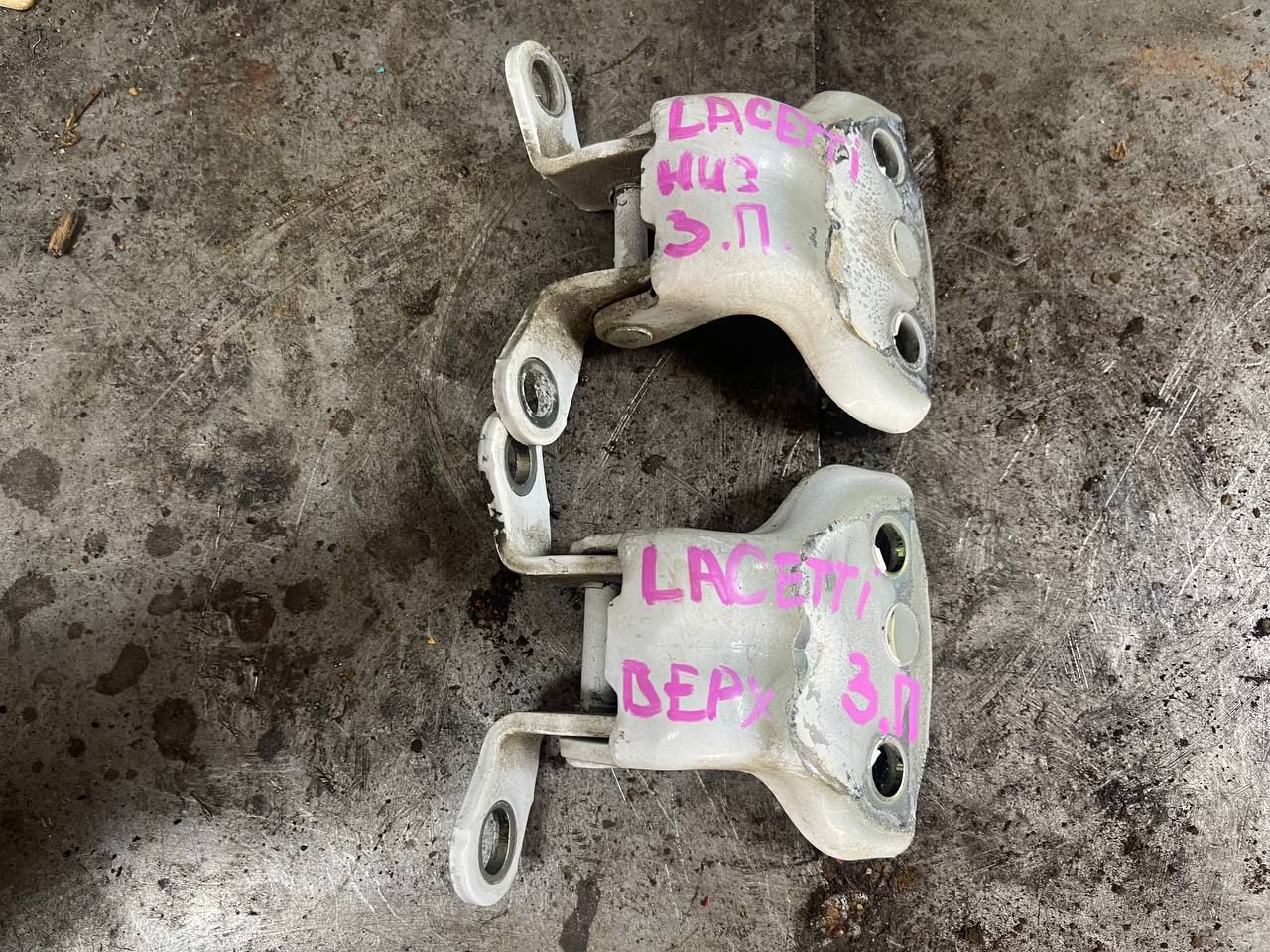 петля двери Chevrolet Lacetti 1 поколение J200 (2004 - 2013), 1.6 л., F16D3, бензин, МКПП, седан - фото №1