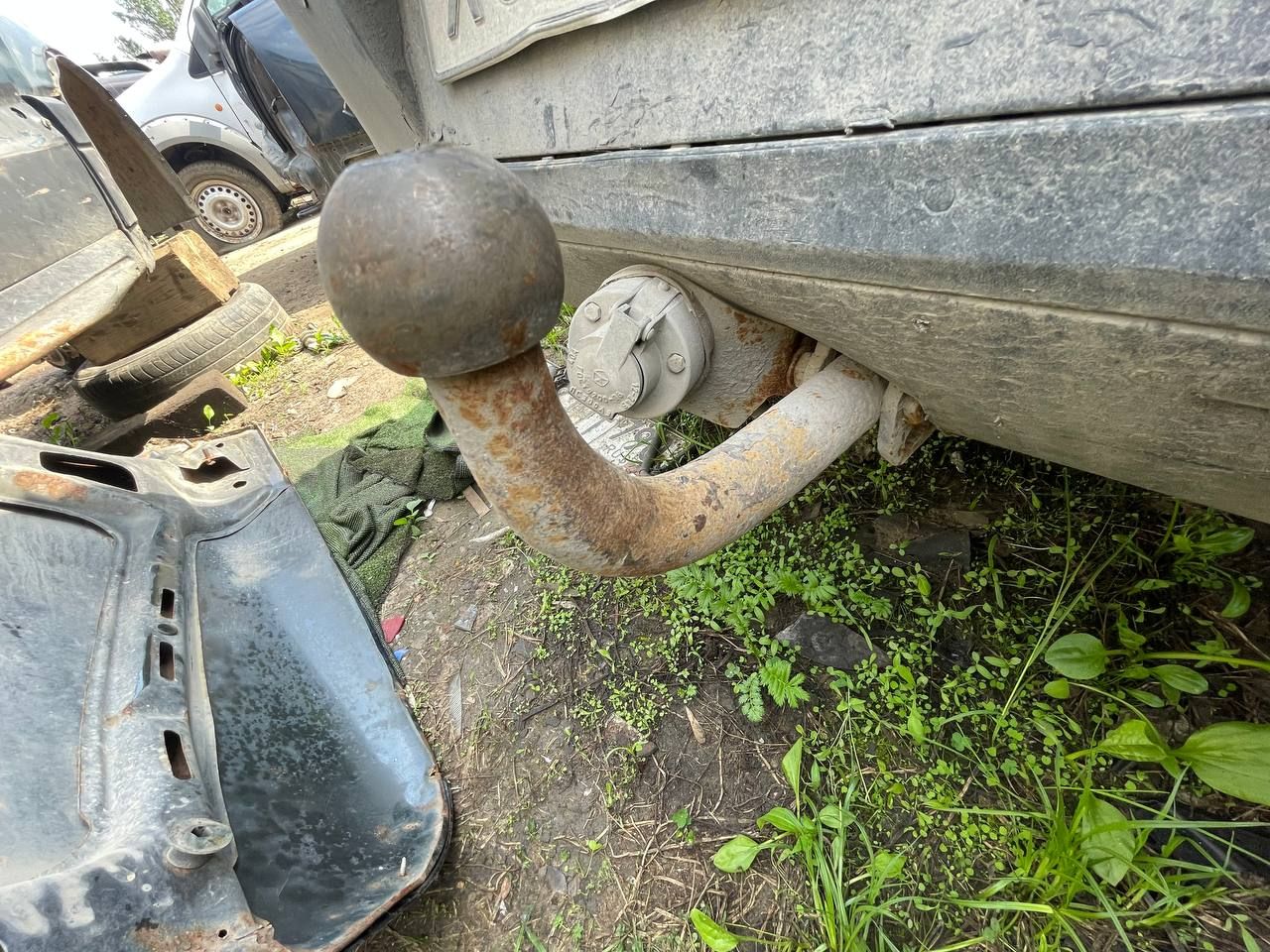 прицепное устройство (фаркоп) Volkswagen Passat B6 2008, 1.8 л., BZB, бензин, МКПП, черный, седан, передний привод - фото №1