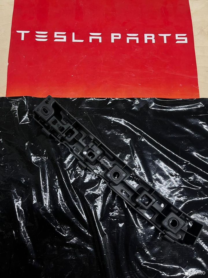 Кронштейн салона Tesla Model X , 123413256 - фото №1