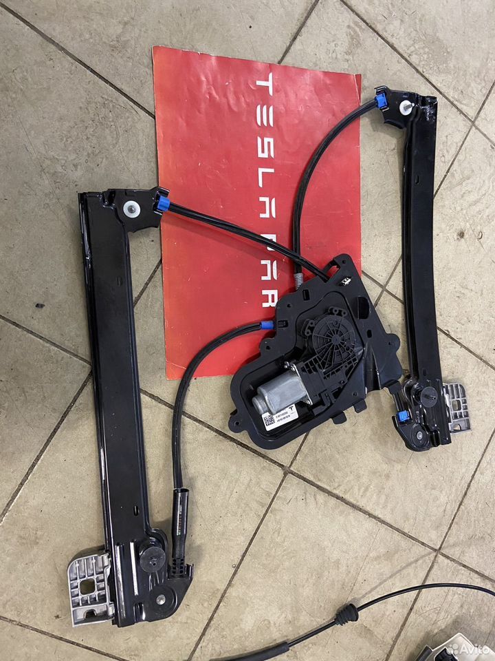 стеклоподъемник передний правый Tesla Model 3 1 поколение (2017 - 2025), 1096621-14-J - фото №1
