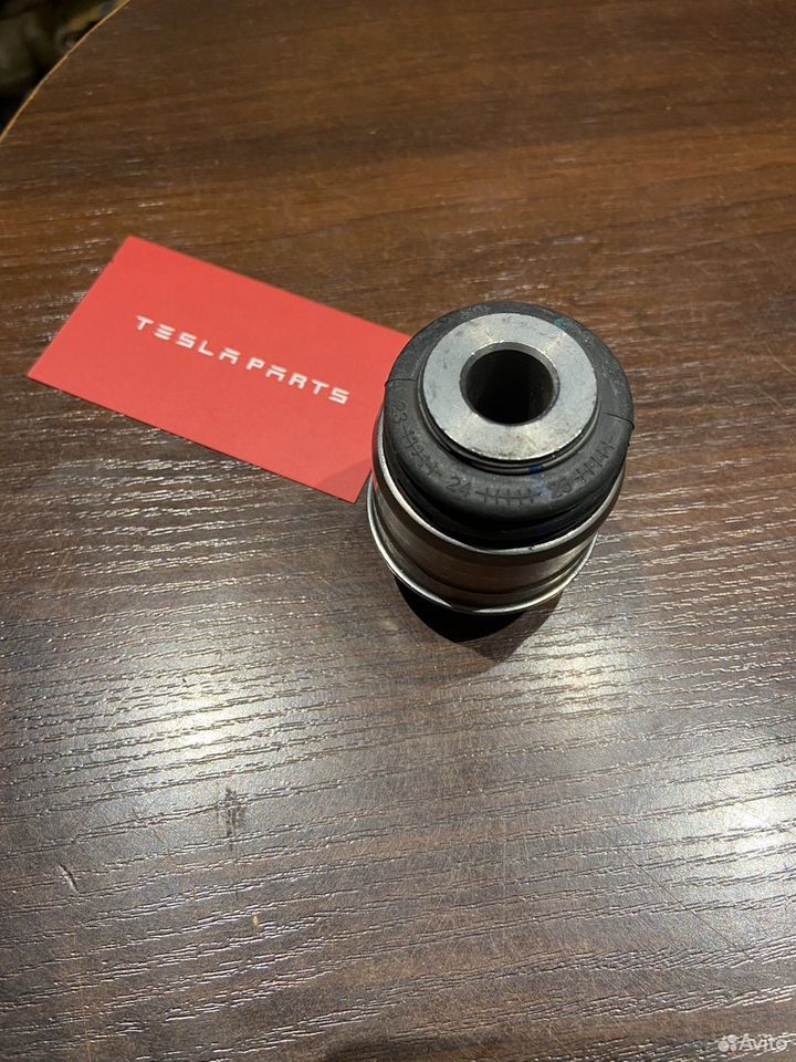 Плавающий сайлентблок Tesla S / 3 / X / Y , 1044411-00-F - фото №1