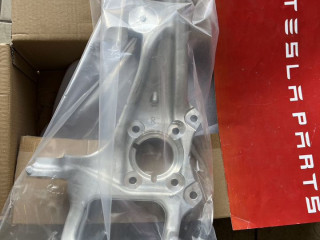 кулак поворотный правый Tesla Model X 1 поколение (2015 - 2021), 1027316-00-F