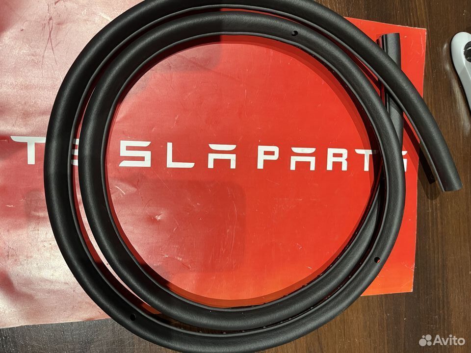 Уплотнитель правой левой двери Tesla Y Tesla Model Y 1 поколение 2020 - (2020 - 2025), внедорожник 5 дв., 1500058-00-A - фото №1