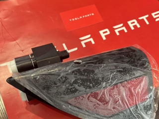 Лючок порта зарядки Tesla 3 Y , 147660800B