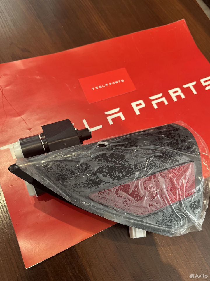 Лючок порта зарядки Tesla 3 Y , 147660800B - фото №1