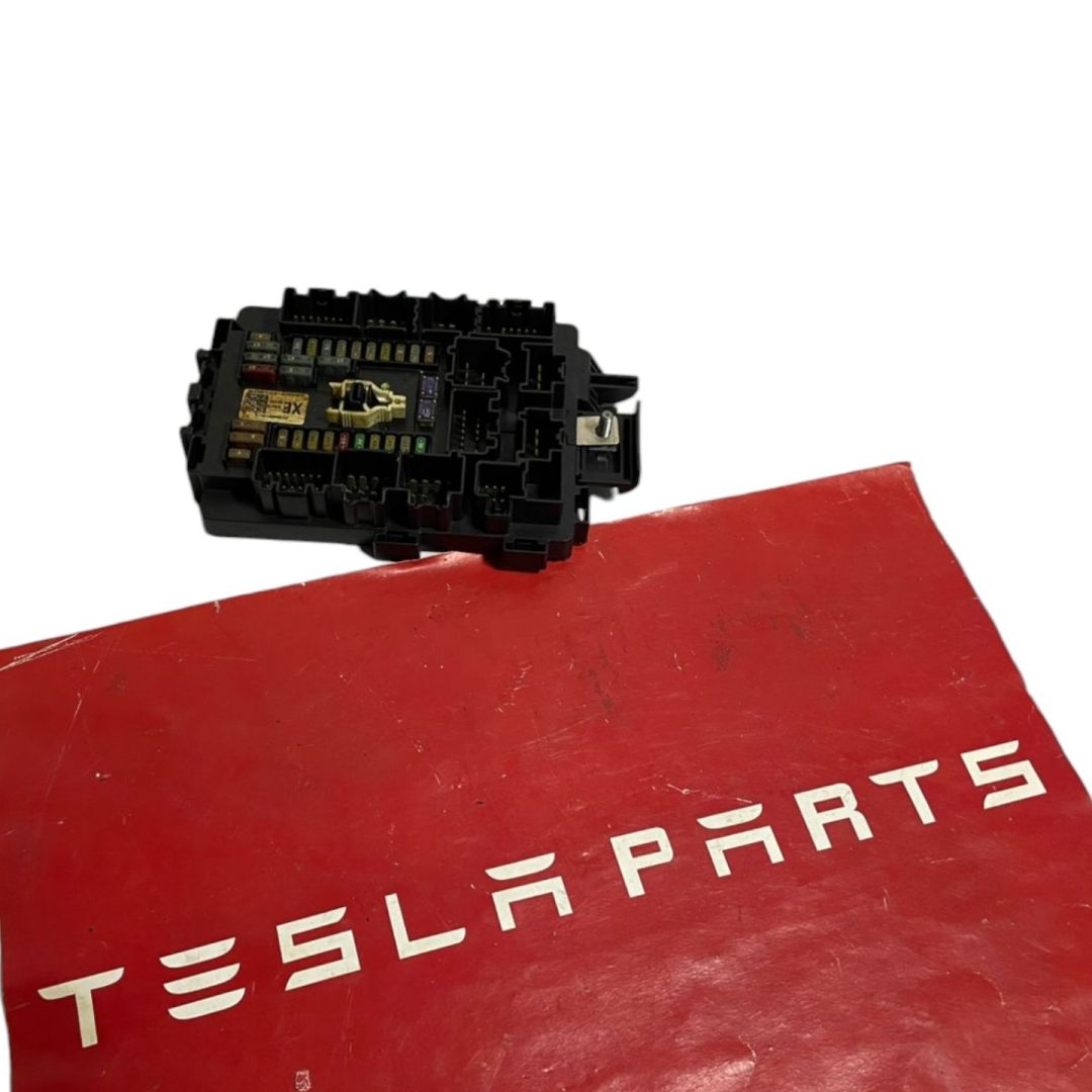 блок предохранителей Tesla Model X 1 поколение (2015 - 2021), 1094409-01-E - фото №1