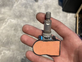 датчик давления в шине Tesla Model S 1 поколение (2012 - 2016), 1074812-00-B