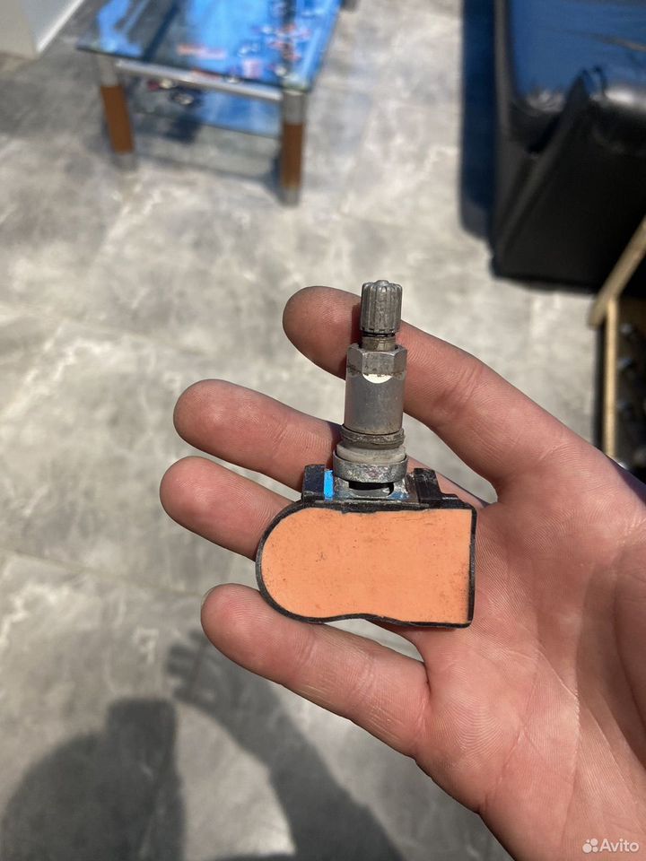 датчик давления в шине Tesla Model S 1 поколение (2012 - 2016), 1074812-00-B - фото №1