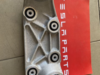 Опора переднего мотора tesla model S X Tesla Model X 1 поколение 2015 - 2019 (2015 - 2019), внедорожник 5 дв., 1052783-00-C