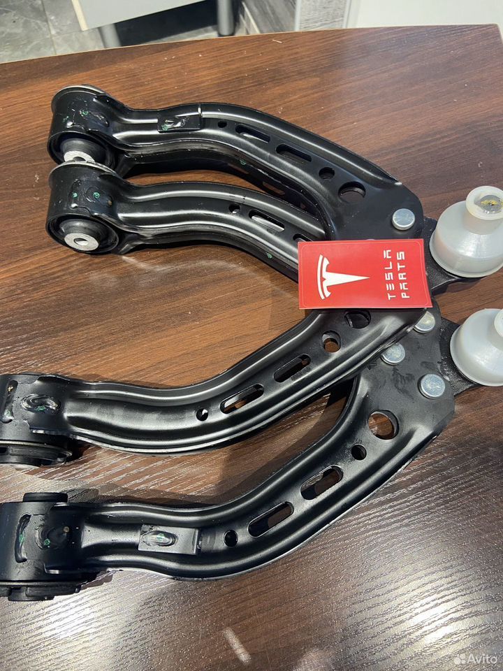 Рычаг верхний передний (подкова) tesla model S, SR Tesla Model S 1 поколение (2012 - 2016), 1043965-00-A - фото №1