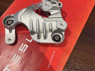 Кронштейн компрессора кондиционера Tesla Model 3 Tesla Model 3 1 поколение 2017 - 2021 (2017 - 2021), седан, 111071100B