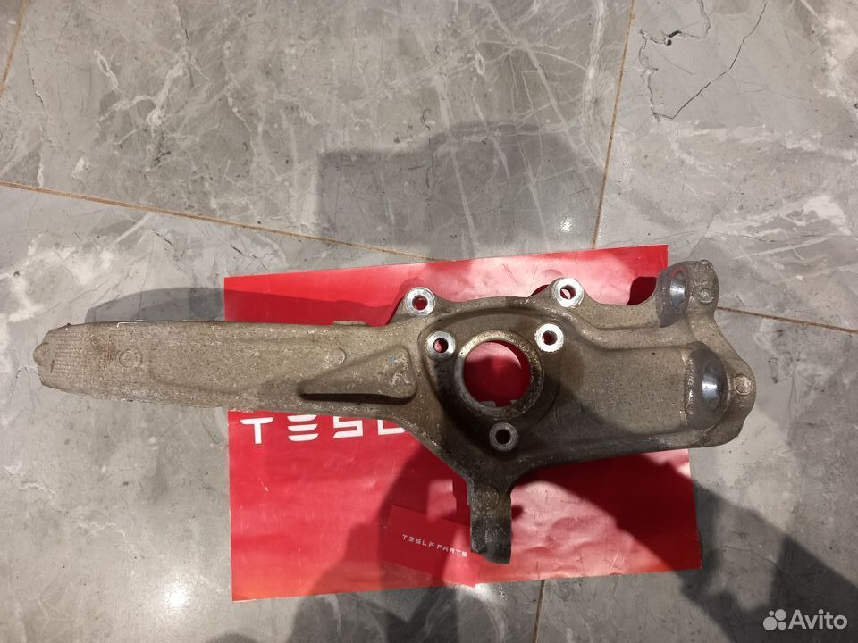 Кулак передний правый Tesla Model 3 Tesla Model 3 1 поколение 2017 - 2021 (2017 - 2021), седан, 1044316-00-E - фото №1