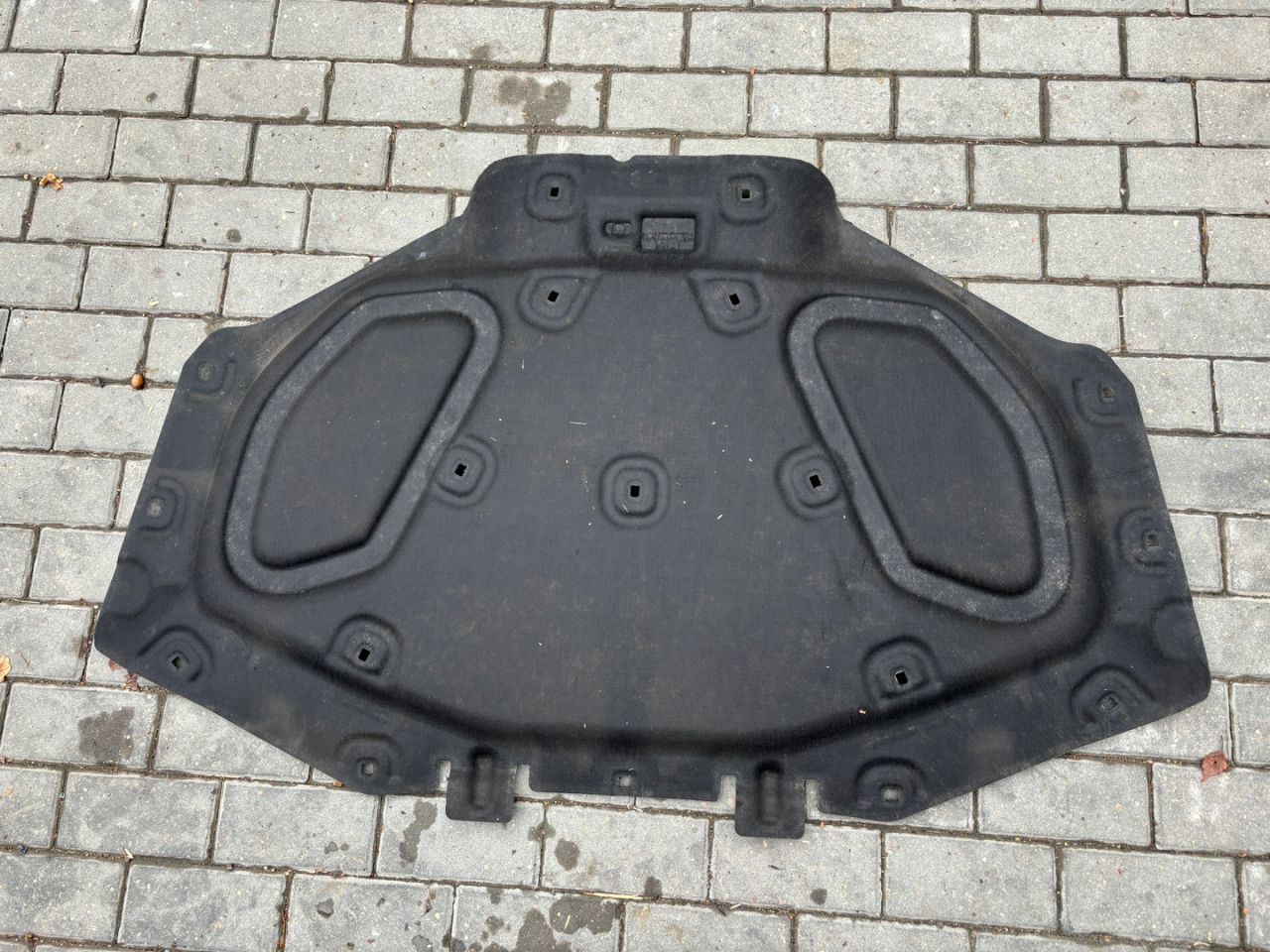 шумоизоляция капота Alfa Romeo Stelvio 1 поколение 949 2018, 2.2 л., дизель, АКПП, полный привод - фото №1